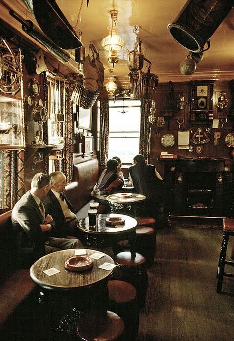 Irish Pub Interior, Irish Pub Decor, Irish Bar, Pub Interior, Pub Sheds, Pub Design, Decoration Restaurant, Home Pub, British Pub