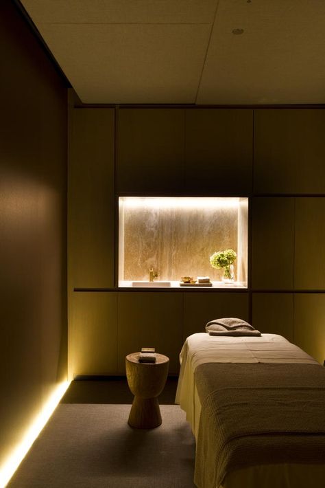 SPA MASAJES SHEYLLY DELIVERY. ESTÉTICA Y BELLEZA TOTAL. Deco Spa, Spa Massage Room, Massage Room Design, Massage Room Decor, Massage Therapy Rooms, Spa Room Decor, Spa Interior Design, Spa Lighting, Spa Rooms