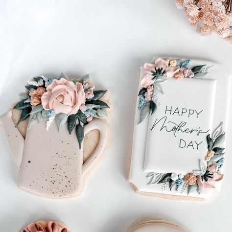 Bess Boname on Instagram: "Happy Mother’s Day to all the mamas out there! 🌸 You are so loved! 💕  Arch inspired by @themillerswifecustomcookies ✨   #happymothersday #mothersdaycookies" Women’s Day Cookies, Decorated Mother's Day Cookies, Mothers Day Cookies Buttercream, Mother’s Day Sugar Cookies, Mother’s Day Message Cookie, Cookie Box, Happy Mother, Cooking Art, Icing Cookies