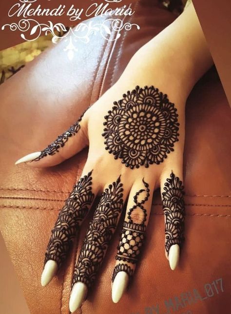 Mehndi Hands, Tikki Mehndi, Floral Mehndi, Simple Mehandi, Cute Henna Designs, Mehedi Design, Henna Inspo, Circle Mehndi, Mehndi Style