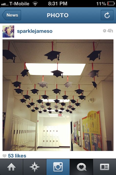 Seniors Classroom Decor, Senior Decorations Ideas School, Seniors Decorations, Senior Decision Day Ideas, Graduation School Decorations, College Hallway Decorations, Graduation Hall Decorations, Senior Mural Ideas High Schools, Senior Hallway Ideas