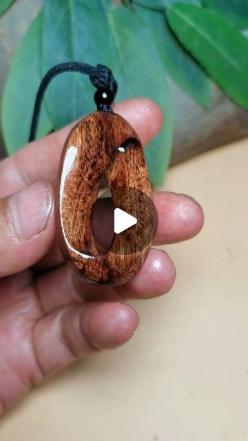 Wood Dremel Art, Abstract Wood Sculpture, Abstract Wood Carving, Unique Wood Carving, Dremel Tool Projects, Wood Jewelry Diy, Wood Statues, Artist Instagram, Wood Carving Patterns