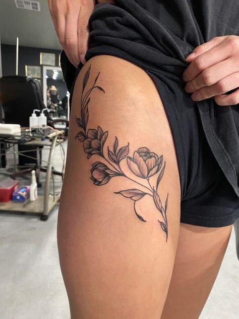 Front Thigh Tattoo Women, Leg Tattoos Women Thigh, Front Thigh Tattoos Women, Upper Thigh Tattoo, Front Thigh Tattoos, Tattoo Therapy, Upper Leg Tattoos, Upper Thigh Tattoos, Tattoo Coverup