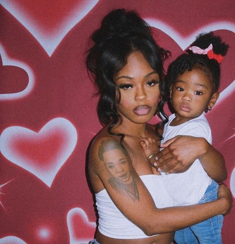 Cute Pics To Recreate, 2000 Photoshoot Ideas, Y2k Valentines, Pics To Recreate, Mommy Daughter Photography, Valentines Day Photoshoot, Mommy Daughter Photoshoot, Mommy Photos, Mommy Daughter Photos