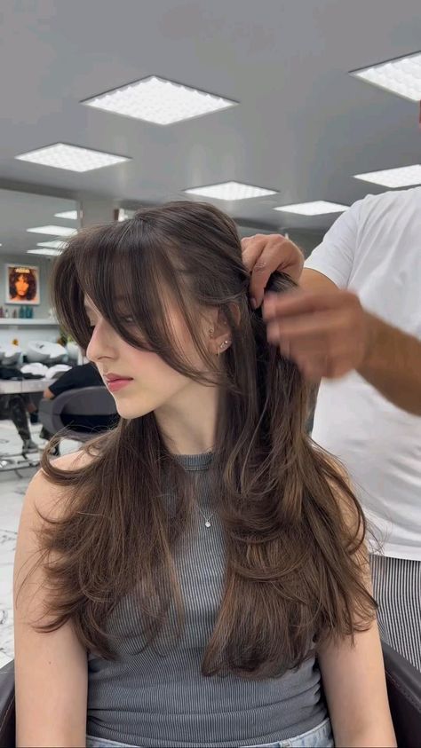 Pretty Hair Cuts, Woman King, Haircuts For Long Hair With Layers, Easy Hairstyles For Thick Hair, Hair Inspiration Long, Layered Haircuts For Medium Hair, Diy Haircut, Bangs With Medium Hair, Hairstyles For Layered Hair