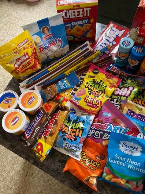 Snacks Everyone Loves, Snacks For Bedroom, Snacks To Bring To A Friends House, Good Snacks To Buy Grocery Store, Walmart Food Finds, Snacks And Candy, Big Back Snacks, Snacks For Friends Over, Snacks For Room