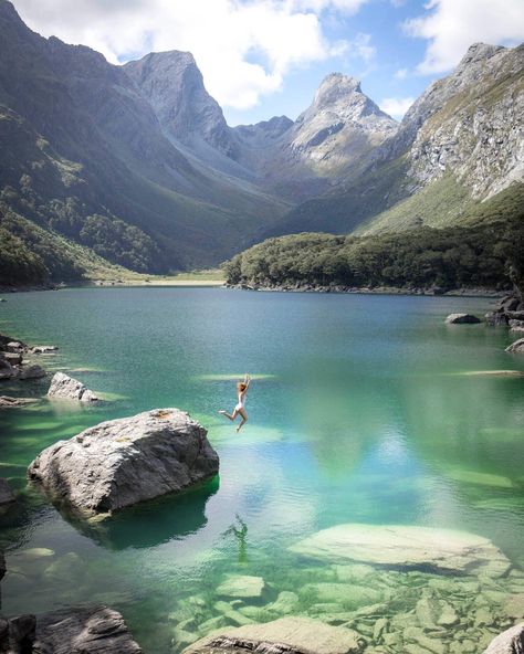 Hiking New Zealand, Travel Photography Nature, New Zealand South Island, Hiking Photography, Couple Travel, Photography Beach, New Zealand Travel, Location Photography, South Island