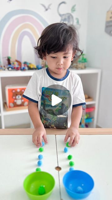 Peeja | Ayden & Alfie on Instagram: "A fun bilateral coordination practice for your kids! This activity gives them the opportunity to use and control both sides of their body, plus using both sides of the brain too.  ➡️ Suitable from 3yo+ (Ayden is 4yo)  Our content is for educational purpose. ‼️ Strictly NO REPOST ‼️  #AydenAlfiePlays #kidsactivities" Bilateral Activities For Kids, Bilateral Coordination Activities Kids, Coordination Activities, Bilateral Coordination, Articulation Therapy, The Brain, Kids Crafts, Both Sides, Kids Learning