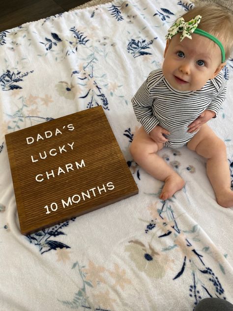 Ten Months Baby Photoshoot, May Monthly Milestone Picture, 3 Month Old Milestones Pictures Christmas, Monthly Milestone Pictures Holiday, 9 Months Baby Photoshoot, Monthly Milestone Signs, Baby Milestone Pictures, Cowboy Shoot, Girl Snaps