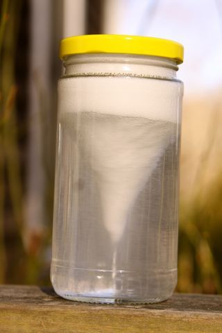 Fun (& inexpensive) little experiment for kids:  Tornado in a Jar! Tornado In A Jar, At Home Science Experiments, Kid Experiments, Kids Science, Preschool Science, Jar Diy, Science Ideas, Homeschool Science, Science Classroom