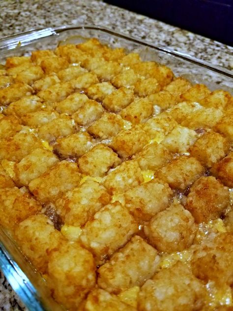 Here is an easy comfort food dinner recipe for everyone's favorite tater tot casserole! It's only a few ingredients and perfect for families! Easy Week Night Dinners Families, Easy Week Night Dinners, Tot Casserole Recipes, Health Recipes Easy, Easy Tater Tot Casserole, Easy Comfort Food Dinners, Easy Cheap Dinner Recipes, Easy Meals For Families, Week Night Dinners