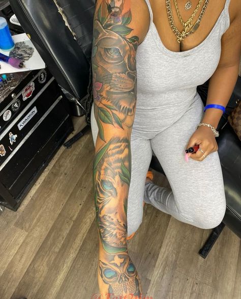 Full Sleeve Tattoos Women Color, Lion Sleeve Tattoo Woman, Colorful Tattoos For Black Women, Lion Sleeve, Arm Tattoos Black, Full Sleeve Tattoos, Different Tattoos, Pretty Tattoos For Women, Lion Tattoo