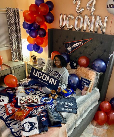 Uconn Bed Party, Yale Acceptance, College Acceptance Bed, College Announcements, College Bed, Bed Party, Senior Szn, Dream Collage, Girl Graduation