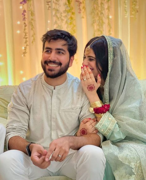 Baat Pakki Pictures, Engagement Photos Pakistani, Muslim Engagement Photos, Baat Pakki Ideas, Engagement Muslim, Muslim Engagement, Baat Pakki, Engagement Looks, Couple Wedding Dress