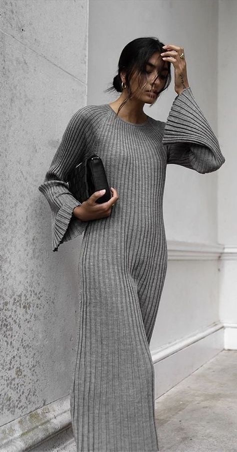 Grey Outfit Women, Knit Dress Street Style, Wool Dress Outfit, Knitted Dress Outfit, Sukienki Maksi, 2020 Fashion Trends, Looks Street Style, Outfit Trends, Wool Dress