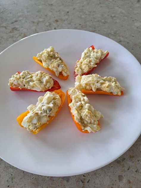 Bell peppers topped with dill egg salad Egg Salad Pepper Boats, Pepper Sandwich Bell, Everything Bagel Bell Pepper, Egg Salad Bell Pepper Boats, Easter Mini Bell Pepper Carrots, Eggs In Peppers, South African Recipes, Stuffed Banana Peppers, Work Lunch