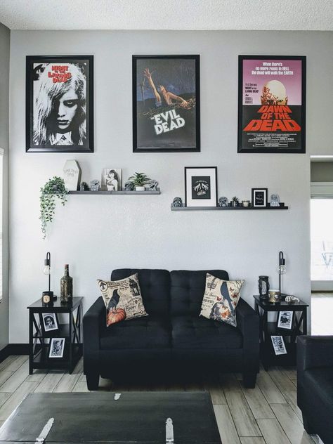 Horror movie fan Horror Fan Room Decor, Halloween Decor Small Space, Horror Apartment Aesthetic, Horror Home Aesthetic, Living Room Decor Grunge, Man’s Living Room Decor, Horror Living Room Decor, Horror Movie Themed Bathroom, Small Goth Apartment Ideas