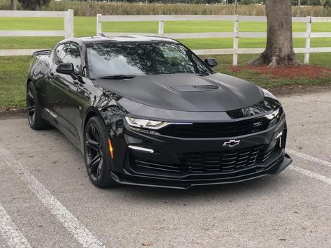 Black Chevrolet Camaro, Camaro Wallpaper, 2019 Camaro Ss, Camaro 1le, Ghost Cosplay, 2019 Camaro, Black Camaro, Camaro 2ss, Halloween Fruit