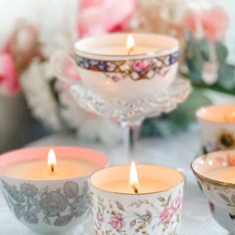 These hand poured soy candles are elevated with vintage charm as the candle wax is cradled in beautiful vintage teacups. A great choice for not only wedding and baby showers, but also afternoon tea events and even elegant weddings. As these are vintage dishes, there is slight wear but this adds to the nostalgic charm and is ideal for the candle enthusiast who also loves vintage decor. Complete with gift boxes, they are ready to be used or gifted. The purchase of this listing is for mismatched te Cute Wedding Favor Ideas, Lavender Wedding Centerpiece, Tea Cup Decorations Centerpieces, Bridal Shower Candle Centerpieces, Wedding Colors Vintage, 1940s Wedding Decor, Vintage Party Ideas Decoration, Tea Party Cottagecore, Maximalist Tea Party