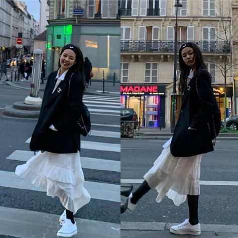 Tulle Skirt Outfit Casual Street Style, White Skirt Winter, Tulle Skirt Outfits Casual, Winter Skirt Fashion, Fashion Inspo Winter, Tulle Skirts Outfit, Mode Ulzzang, Skirt Aesthetic, Skirt Winter