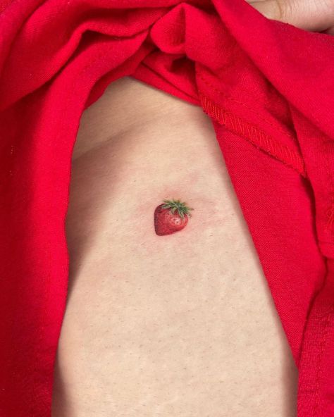 Strawberry Jam Tattoo, Red Strawberry Tattoo, Strawberry Shortcake Tattoo, Strawberry Tattoo, Tattoo Cute, La Tattoo, Hand Tattoos For Girls, 1 Tattoo, Dainty Tattoos