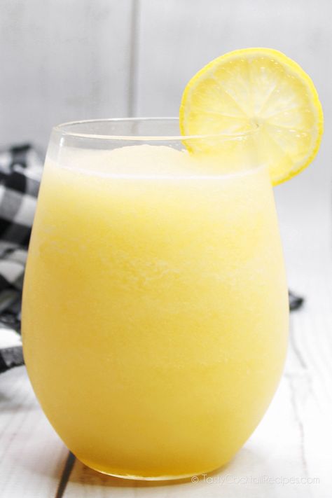 Frozen Limoncello Margaritas Recipe - Tasty Cocktail Recipes Limoncello Margarita, Limoncello Drinks, Limoncello Cocktails, Limoncello Recipe, Cocktail Drinks Alcoholic, Frozen Lemon, Refreshing Drinks Recipes, Frozen Cocktails, Boozy Drinks