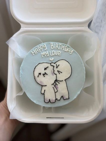 Funny Cake For Husband, Cute Cakes For Boyfriend, Couple Bento Cake, Couple Birthday Cake, Cakes For Boyfriend, Cake Designs Funny, Boyfriend Cake, Birthday Cake Funny, Kotak Bento