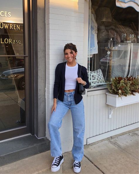 Brunch the other day 💚 . . . . . #vivianewears top and purse from @brandymelvilleusa and jeans from @aritzia! Shop my daily looks by… Viviane Audi, Charlie Boy, Straight Leg Jeans Outfits, Mom Jeans Outfit, Jeans And Converse, Jeans Outfit Summer, Outfits With Converse, Causual Outfits, Basic Outfits