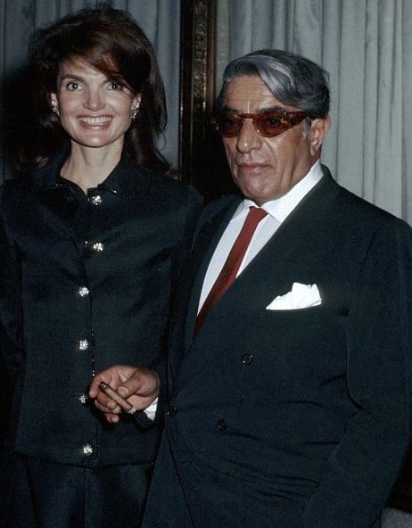 Jackie and Aristotle Onassis - carlanthonyonline.com Richard Lawson, Jacqueline Onassis, Aristotle Onassis, Jackie O Style, Lee Radziwill, Jackie Onassis, First Ladies, Jfk Jr, Maria Callas