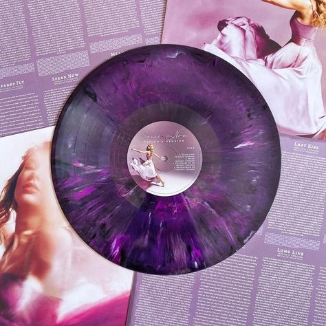 Purple Vinyl Aesthetic, Paramore Self Titled, Pretty Vinyls, Aesthetic Records, Taylor Vinyl, Record Photography, Cd Aesthetic, Vinyl Artwork, Purple Vinyl