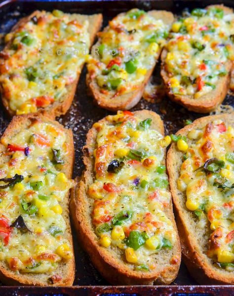 Chili Cheese Toast, Veg Chili, Chilli Cheese Toast, Tiffin Recipes, Cheese Toast Recipe, Easy Chilli, Cheese Toasties, Vegetarian Starters, Tiffin Recipe