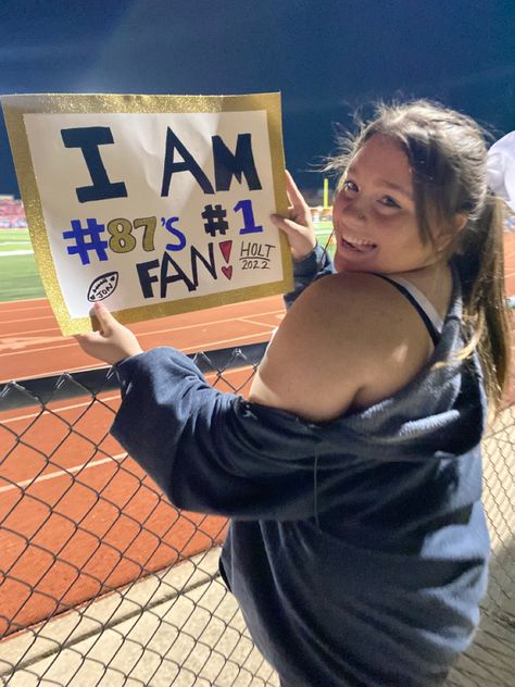 Signs For Soccer Players Ideas, Posters For Your Friends Sports Game, Rugby Gifts For Boyfriend, Soccer Fan Poster Ideas, Soccer Signs For Boyfriend, Cute Sign Ideas For Football Games, Baseball Posters For Boyfriend, Game Poster Ideas Sports, Signs For Football Games Boyfriend