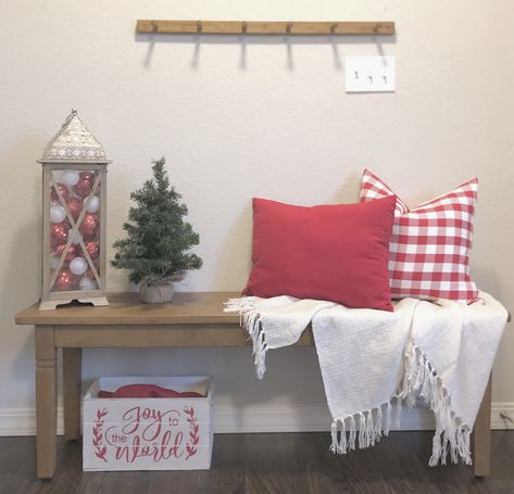 Christmas Bench Photo Ideas, Bench Christmas Decor, Holiday Bench Ideas, How To Decorate A Bench For Christmas, Decorate Bench For Christmas, Bench Entryway Christmas Decor, Entry Bench Christmas Decor Ideas, Entry Bench Christmas Decor, Christmas Bench