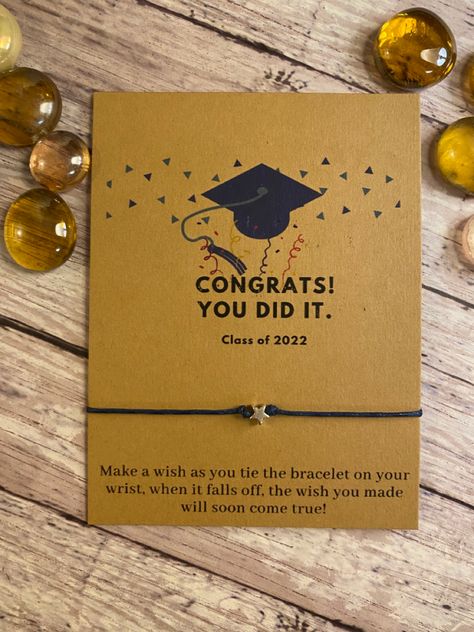 Farewell Gift Ideas For Seniors, Seniors 2024, Graduation Party Backdrops, Graduation Crafts, Farewell Party, Farewell Parties, Happy Birthday Posters, Farewell Gifts, Return Gift