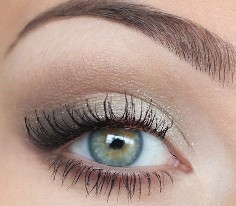 neutral and slightly smokey - like this alot. Grey Green Eyes, Silver Eye Makeup, Diva Makeup, Natural Prom Makeup, Grey Makeup, Cute Eyeshadow Looks, Eyeshadow For Blue Eyes, Formal Makeup, Braut Make-up