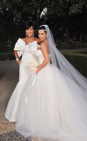 Kim Kardashian and Kris Jenner Kim Kardashian Wedding Dress, Make Up Sposa, Kardashian Wedding, Kim Kardashian Wedding, Long Gown For Wedding, Kim Kardashian Dresses, Celebrity Wedding Dresses, Timeless Wedding Dress, Wedding Dresses 2014