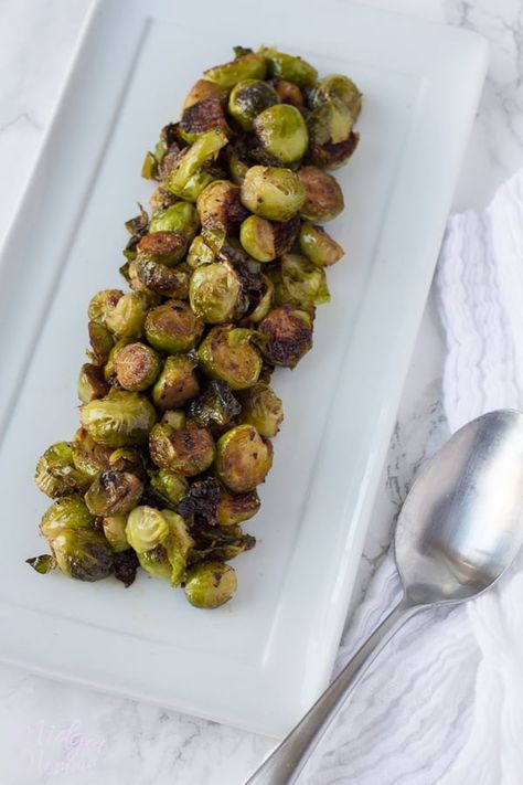 Roast Brussel Sprouts, Roasted Brussel Sprouts Recipe, Vegetarian Thanksgiving Sides, Italian Thanksgiving Recipes, Oven Roasted Brussel Sprouts, Vegan Thanksgiving Sides, Side Foods, Thanksgiving Recipes Drinks, Southern Thanksgiving Recipes