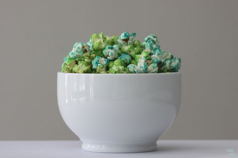 Earth Day Popcorn is blue and green colored popcorn made with agave. Green Popcorn, Blue Popcorn, Colored Popcorn, Snack For Kids, Girl Scout Daisy, Preschool Snacks, Daisy Girl Scouts, Popcorn Bar, Happy Earth Day