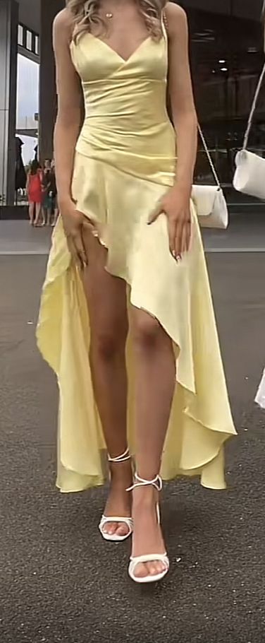 Rory Prom Dress, Yellow Prom Dress Aesthetic, Yellow Dress Prom, Yellow Silk Hoco Dress, Yellow Dress Aesthetic Prom, Advika Singh, Yellow Fitted Mini Dress For Prom, Y2k Formal Dress, Yellow Hoco Dress Short