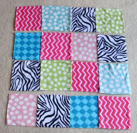 Fleece Blanket Diy, Fleece Sewing Projects, No Sew Fleece, Fleece Crafts, Fleece Projects, No Sew Fleece Blanket, No Sew Blankets, Fleece Quilt, Fleece Tie Blankets