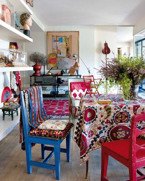 An artist’s home filled with vibrant accents - suzani map Boho Sisustus, Boho Chic Interior Design, Boho Chic Interior, Stile Boho Chic, Bohemian Style Interior, Boho Interior Design, Bohemian Interior Design, Stil Boho, Boho Interiors