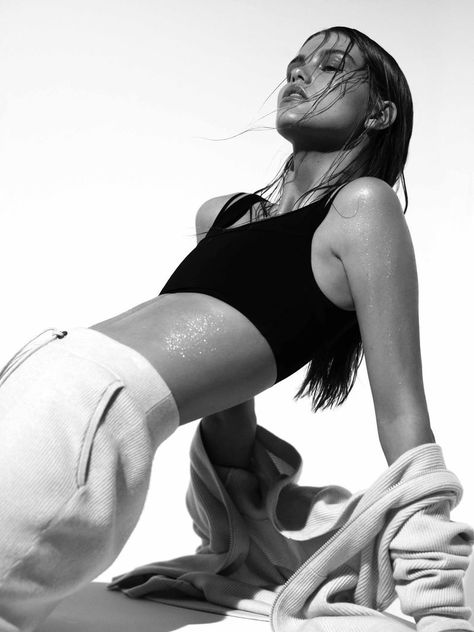 Luna Bijl Sunday Times Style 2020 Cover Sporty Fashion Editorial Sporty Photoshoot Ideas, Sporty Photoshoot, Luna Bijl, Fitness Editorial, Sport Editorial, Sport Fashion Photography, Sports Fashion Editorial, Mode Editorials, Sport Model