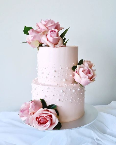 A touch of romance with pastel pink roses and pearls details on this engagement cake 💍🩷 {Engagement} #engagementcake #engaged💍 #pinkengagement #romanticdetails #pastelrose #cakedecorations #engagementparty #bridalshowercake #bridalshowers #weddingcakes #pearlsdetails #Laverton #lavertonnorth #altonameadows #altona #williamstown #Newport #portmelbourne #pointcookcakes #pointcook #sanctuarylakes Petals And Prosecco Cake, Pink Engagement Cake, Pink Bridal Shower Cake, Prosecco Cake, Pearls Wedding Theme, Cake Engagement, Roses And Pearls, Wedding Cake Pearls, Rose Gold Cake