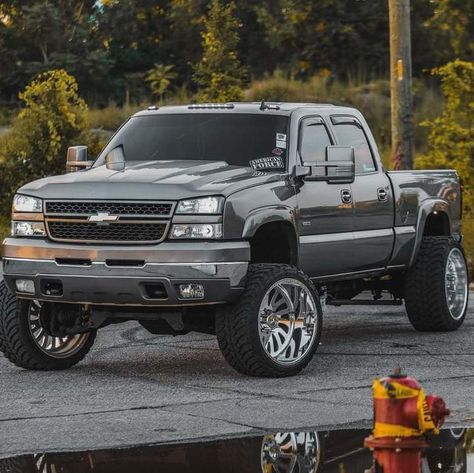 Chevy Cat Eye Truck, Cat Eye Truck, Cateye Chevy, Pretty Trucks, Chevy Duramax, Diesel Trucks Ford, Country Trucks, Nice Trucks, Chevy Diesel Trucks