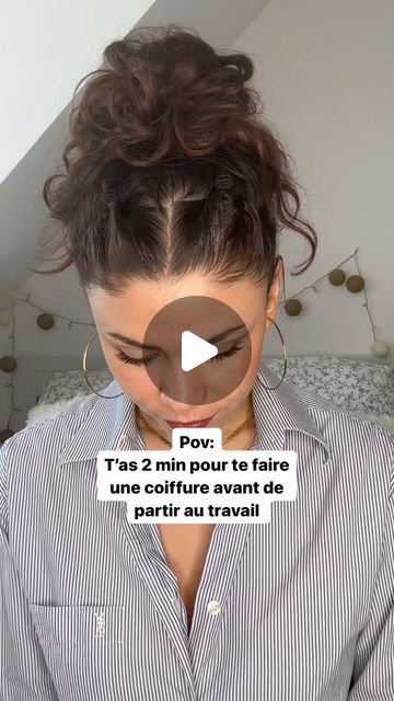 Hairstyle Tied Up, Demi Chignon Plaque, Updo Hairstyles For Work Restaurant, Hairstyles Tied Up, Chill Hairstyle, Coiffure Curly Hair, Cute Protective Hairstyles, Cute Work Hairstyles, Simple Bun Hairstyles