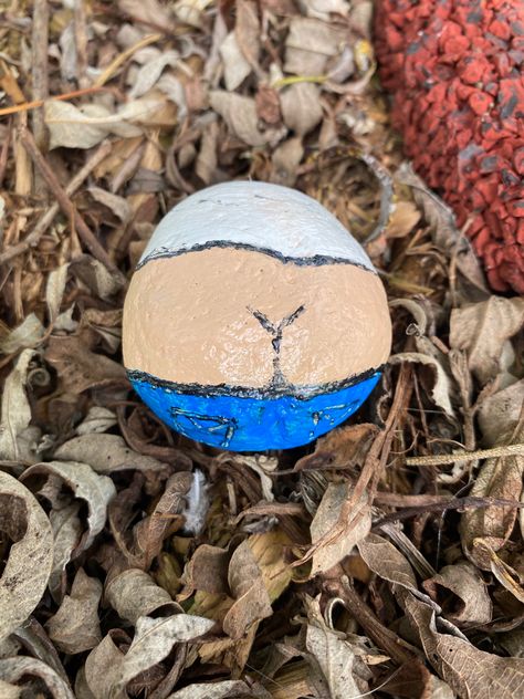 Painted rock looks like a Plumbers crack. What To Do With Painted Rocks, Funny Rock Painting Ideas Simple, Rock Painting Ideas Food, Rock Painting Funny, Rock Painting Ideas Funny, Easy Rock Painting Ideas For Beginners, Large Rock Painting Ideas, Backyard Rocks, Funny Rock Painting Ideas