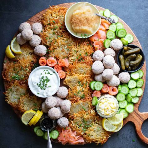 How to Make a Latke Charcuterie Board for Hanukkah Hannakah Theme Food, Hanukkah Charcuterie Board, Latke Board, Hanukah Menu, Hannukah Recipes, Creamed Cucumbers, Doughnut Holes, Potato Latkes, Hanukkah Food