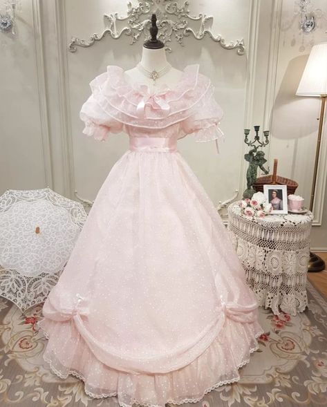 @/rakvintagebykwang Pink Fancy Outfits, Kawaii Prom Dress, Party Pink Dress, Formal Tea Party, Kawaii Wedding, Gaun Abad Pertengahan, Pink Princess Dress, Old Fashion Dresses, Princess Ball Gowns