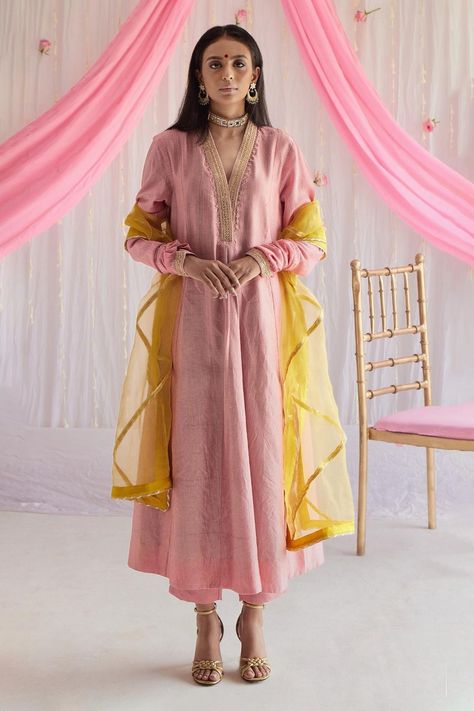 Organza Dupatta, Embroidered Neckline, Kurta With Pants, Manish, Fashion App, Pant Set, Indian Design, Indian Wear, Set For Women