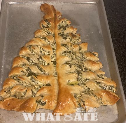 Spinach Artichoke Christmas Tree, Artichoke Christmas Tree, Spinach Breadsticks, Artichoke Appetizer, Christmas Tree Bread, Tree Spinach, Holiday Appetizers Christmas, Spinach Bread, Artichoke Pizza